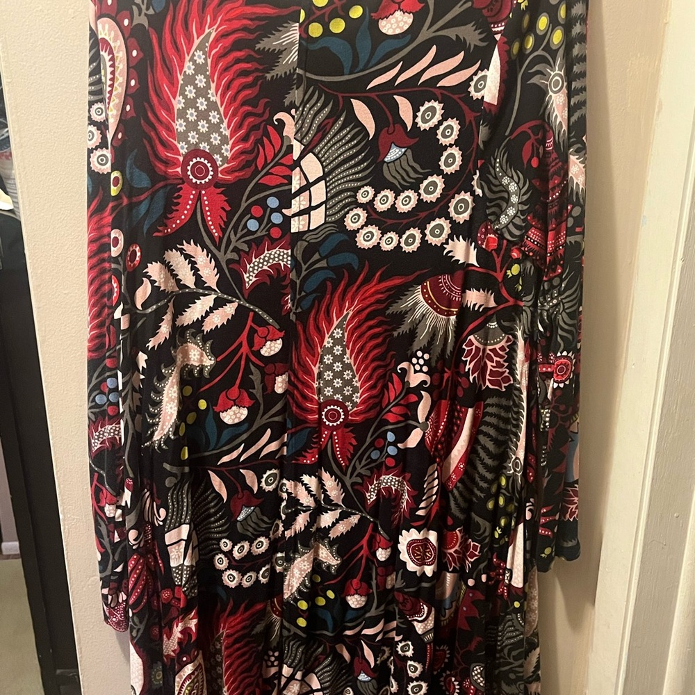 Context Floral Dress with Pink and Black Accents, bright geometric stretch. - Picture 4 of 4